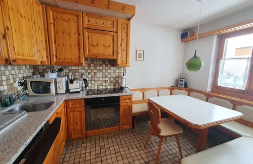 Lenzerheide Apartment | Cosy apartment for 6 guests with WIFI, TV and balcony