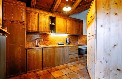 Coredo Apartment | Cosy apartment for 6 guests with WIFI, TV, balcony, pets allowed and parking