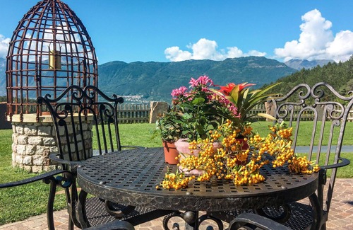 Coredo Apartment | Cosy apartment for 6 guests with WIFI, TV, balcony, pets allowed and parking