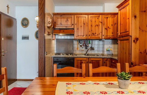 Ragoli Apartment | Cosy apartment for 6 guests with WIFI, TV, balcony and parking