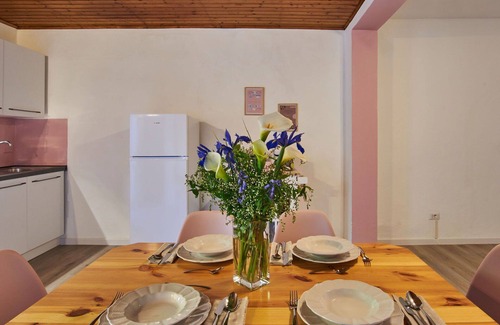 Claino Con Osteno Apartment | Cosy apartment for 6 guests with WIFI, TV, pets allowed and parking