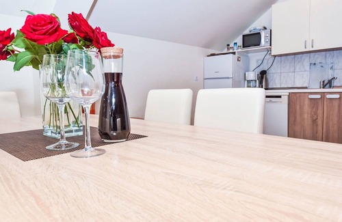 Slunj Apartment | Cosy apartment for 6 guests with WIFI, A/C, TV, terrace and parking