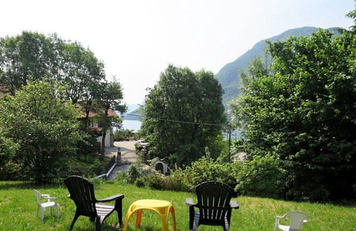 Mergozzo Apartment | Cosy apartment for 6 guests with WIFI, TV, terrace, pets allowed and parking
