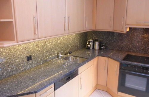 Taesch Apartment | Cosy apartment for 6 people with WIFI, TV, balcony and parking