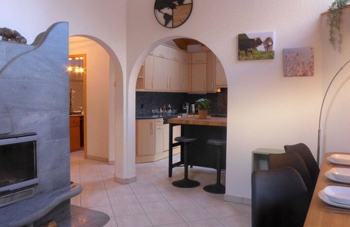 Taesch Apartment | Cosy apartment for 6 people with WIFI, TV, balcony and parking