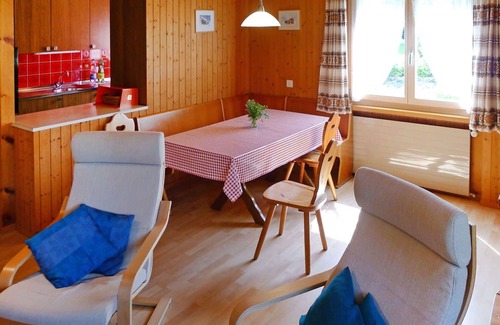 Elm Apartment | Cosy apartment for 7 guests with WIFI, TV, patio and panoramic view
