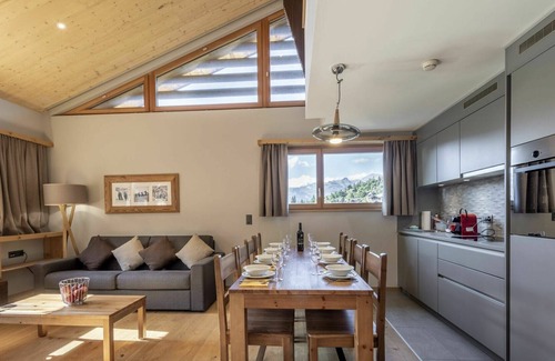 Vercorin Apartment | Cosy apartment for 8 people with WIFI, hot tub, TV, pets allowed and parking