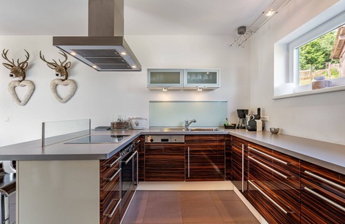 Sankt Urban Apartment | Cosy apartment for 6 people with WIFI, TV, terrace and pets allowed