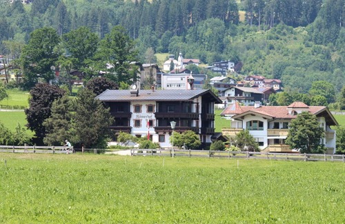 Kapfing Apartment | Cosy apartment for 4 people with WIFI, TV, balcony, pets allowed, panoramic view and parking
