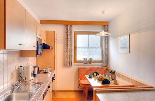 Rohrberg Apartment | Cosy apartment for 4 people with pool, WIFI, TV, balcony and parking
