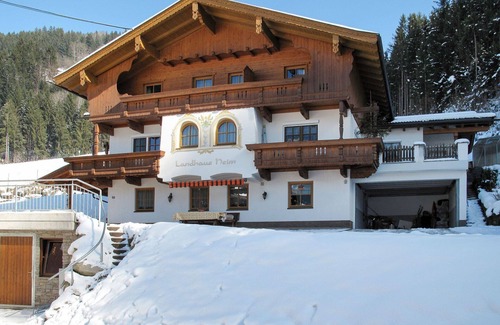 Rohrberg Apartment | Cosy apartment for 4 people with pool, WIFI, TV, balcony and parking
