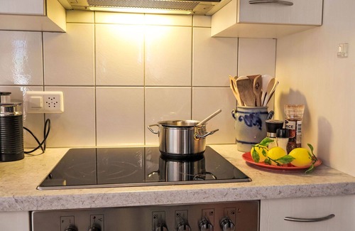 Kandersteg Apartment | Cosy apartment for 4 people with WIFI, TV, balcony, pets allowed and panoramic view