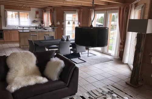 Saas-Fee Apartment | Cosy apartment for 8 guests with WIFI, TV, balcony and pets allowed