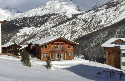 Saas-Fee Apartment | Cosy apartment for 8 guests with WIFI, TV, balcony and pets allowed