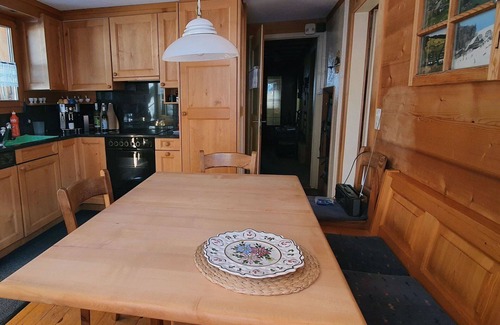 Zweisimmen Apartment | Cosy apartment for 7 guests with WIFI, TV and balcony
