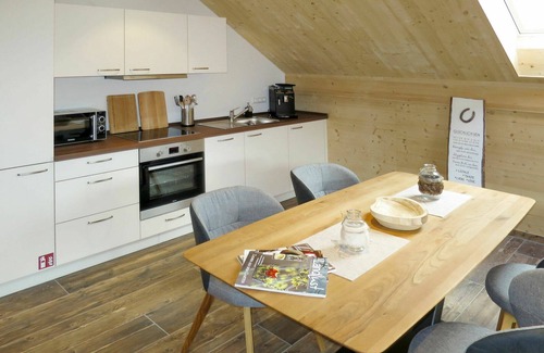 Hofstetten Apartment | Cosy apartment for 4 guests with WIFI, TV, patio, pets allowed and parking