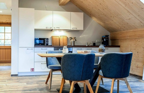 Hofstetten Apartment | Cosy apartment for 4 guests with WIFI, TV, patio, pets allowed and parking