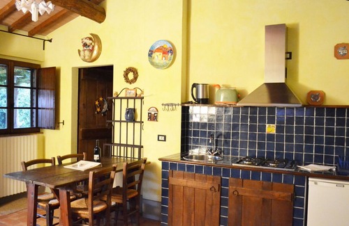 Monteleone d'Orvieto Apartment | Cosy apartment for 4 guests with WIFI, pool and TV