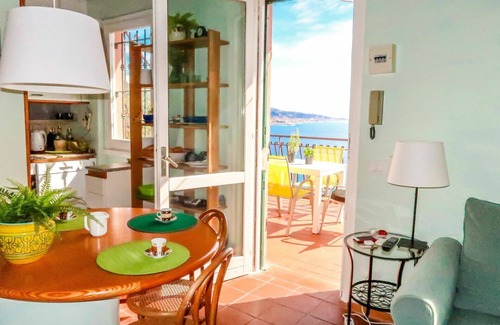 Latte Apartment | Cosy apartment for 4 guests with WIFI, A/C, TV, terrace and parking