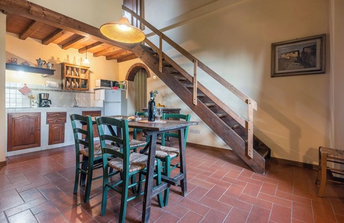 Scandicci House | Cosy apartment in a typical farmhouse minutes to Florence, pool, views, relax.