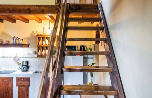 Scandicci House | Cosy apartment in a typical farmhouse minutes to Florence, pool, views, relax.
