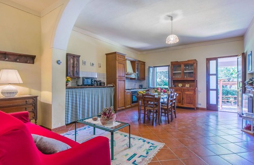 San Miniato Villa | Cosy apartment in villa for 4 guests with pool, TV, patio and pets allowed
