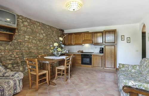 Terricciola House | Cosy apartment in villa for 4 guests with WIFI, pool, terrace, pets allowed and parking
