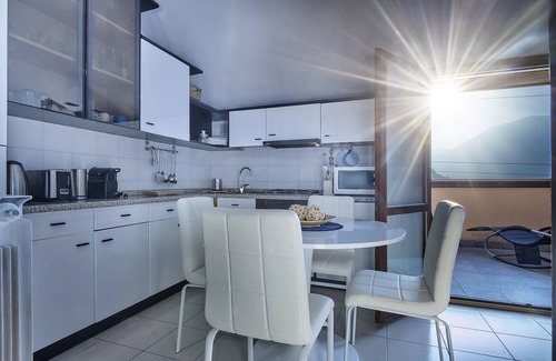Fiumelatte Apartment | "Cosy Apartment in Varenna" with Lake View, Balcony and Wi-Fi