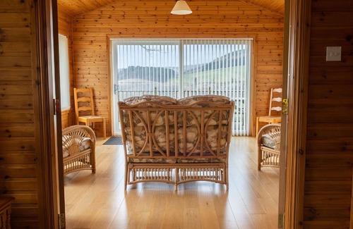 Drumnadrochit House | Cosy apartment in villa for 6 people with WIFI, TV, patio, panoramic view and parking