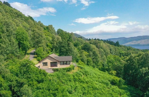 Drumnadrochit House | Cosy apartment in villa for 6 people with WIFI, TV, patio, panoramic view and parking