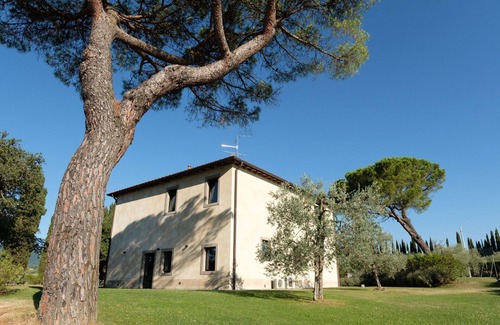 Cavriglia Villa | Cosy apartment in villa for 4 people with WIFI, A/C, pool, TV, patio and parking