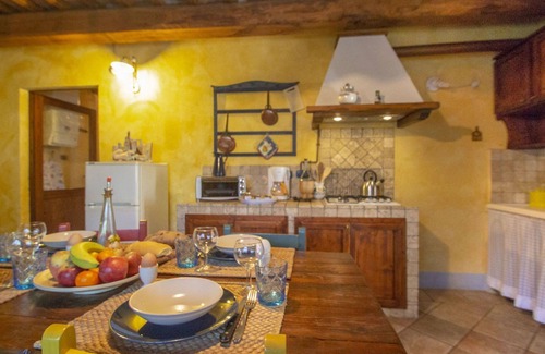 Poggiarello Villa | Cosy apartment in villa with pool, WIFI, TV, terrace, pets allowed, parking, close to San Gimignano