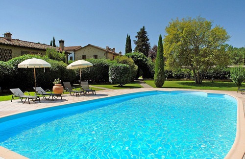 Poggiarello Villa | Cosy apartment in villa with pool, WIFI, TV, terrace, pets allowed, parking, close to San Gimignano
