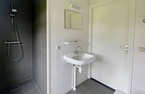 Bant House | Cosy apartment in villa for 6 people with WIFI, TV, pets allowed and parking