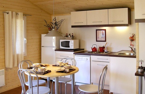 Beynat House | Cosy apartment in villa for 4 guests with pool, WIFI, TV, terrace, pets allowed and parking