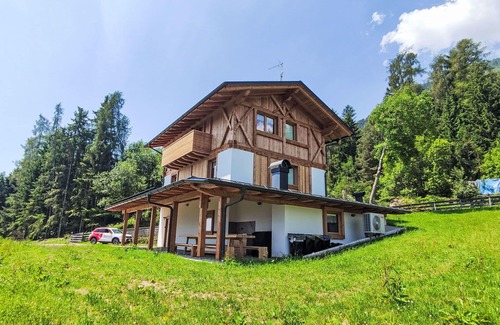 Livo Villa | Cosy apartment in villa for 4 people with WIFI, TV, patio, panoramic view and parking