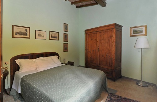 Gattaia Villa | Cosy apartment in villa for 2 people with WIFI, pool, pets allowed, panoramic view and parking