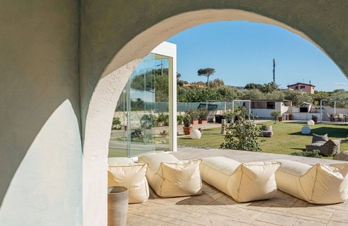 Eden Beach Villa | Cosy apartment in villa for 3 people with WIFI, pool, A/C, TV, patio and parking