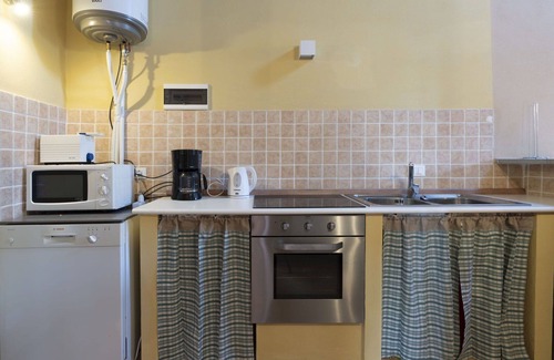 Novelli Apartment | Cosy apartment for 8 guests with WIFI, pool, TV, patio, pets allowed and panoramic view