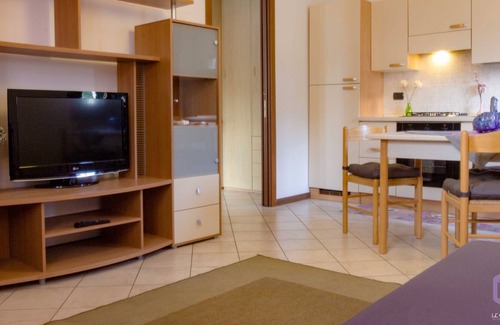 Montagnana Apartment | Cosy Apartment “Le Cà De Boron Jasmine Apartment” near Historical Centre with Wi-Fi & Garden; Parking Available