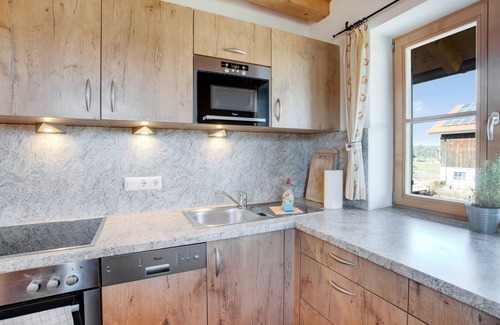 Bad Heilbrunn Apartment | Cosy Apartment "Seeblick" with Garden, Terrace & Wi-Fi