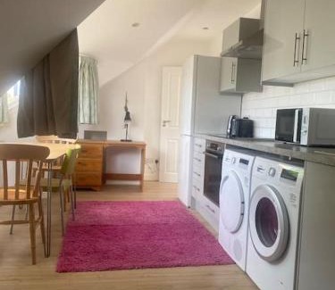 St. George's Apartment | Cosy attic flat with views