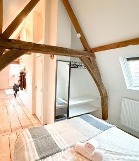 University District Apartment | Cosy Authentiek Penthouse