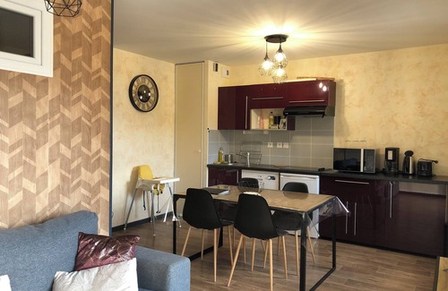 Sers Apartment | Cosy Barèges apartment with sunset and mountain views