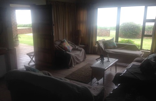 Kidd's Beach House | Cosy beach house with ocean view