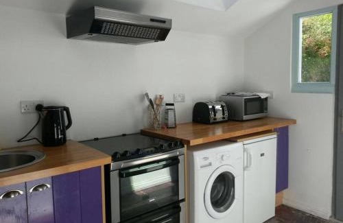 Kells Apartment | Cosy Beach-side Apartment