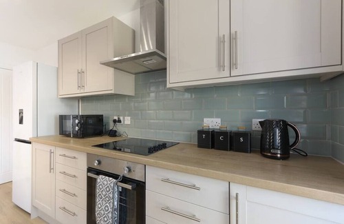 Grimsby House | Cosy Central Grimsby House | Perfect for Contractors | Free Parking