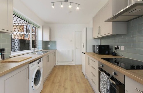 Grimsby House | Cosy Central Grimsby House | Perfect for Contractors | Free Parking