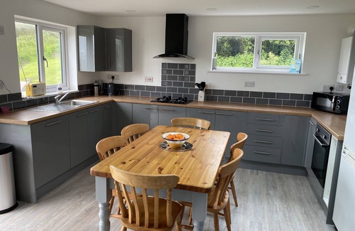 Mortehoe Cabin | cosy cabin, sleeps 6 close to coast path, pubs and beaches