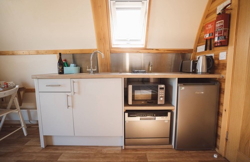 Northallerton Cabin | Cosy Cabin with Hot Tub in North Yorkshire